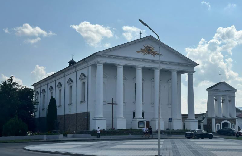 Костёл святого Юзефа с воротами-звонницей